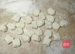 Illustration of how to make dumplings stuffed with pork and pickled cabbage 7