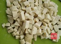 Illustration of how to make fried steamed buns 1