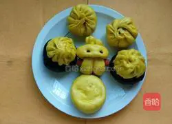 Illustration of how to make little rabbit ham steamed buns 7