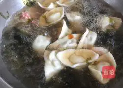 Illustration of how to make seaweed, egg and shrimp wontons 6