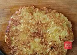 Illustration of how to make shredded potato pancakes 7