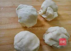 Illustration of how to make salt and pepper scallion pancakes 4