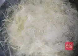 Illustration of how to make scrambled egg pancakes 7