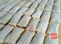 Illustration of how to make three-strand spring rolls (wonton wrappers) 5