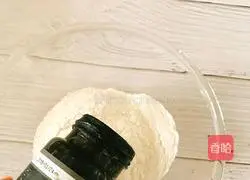 Illustration of how to make panda steamed buns 2