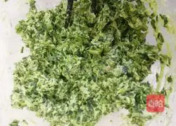 Illustration of how to make crispy and delicious spinach pancakes 4