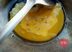 Illustration of how to make tomato sauce fried rice 3