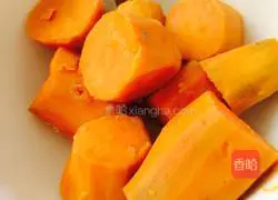 Illustration of how to make sago and sweet potato dumplings 1