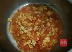 Illustration of how to make simple tomato and egg noodles 5