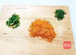 Illustration of how to make carrot and egg fried rice 1