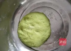 Illustration of how to make steamed buns with spinach juice, brown sugar and black sesame filling 8