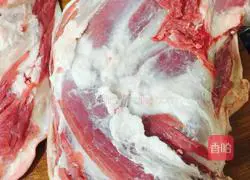 Illustration of how to make mutton and green onion dumplings 3