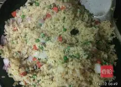 Illustration of how to make colorful fried rice 9