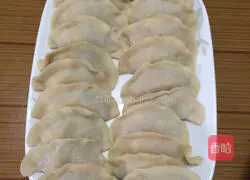 Illustration of how to make pork and carrot dumplings 6