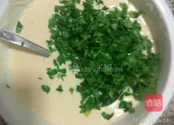 Illustration of how to make celery leaf pancakes 4