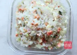 Illustration of how to make cabbage and vermicelli bun stuffing (dual flavors) 7