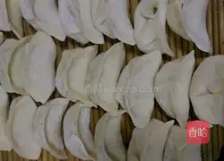 Illustration of how to make leek dumplings 5