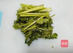 Illustration of how to make shredded potato and egg burritos 6