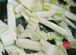 Illustration of cooking noodles with mushrooms and cabbage 7