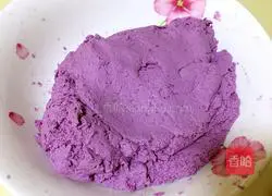 Illustration of how to make sago and purple sweet potato dumplings 4
