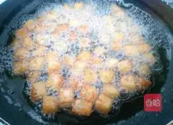 Illustration of how to make steamed buns with colored pepper and cumin 4