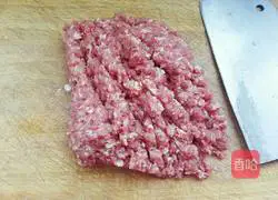 Illustration of how to make mutton dumpling stuffing 2