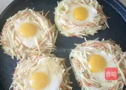 Bird's Nest Potato Pancake Recipe Illustration 5