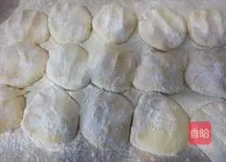 Illustration of how to make pork and cabbage buns 16