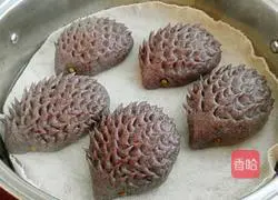 Illustration of how to make black rice noodles little hedgehog steamed buns 13