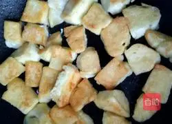 Illustration of how to make fried steamed buns 6