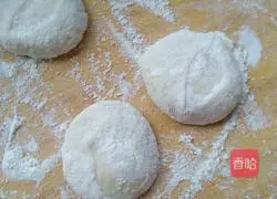 Illustration of how to make steamed buns with melon and chives 12