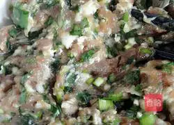 Illustration of how to make leek and pork wontons 6