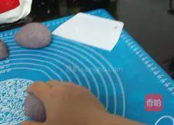 Illustration of how to make black rice noodles steamed buns 11