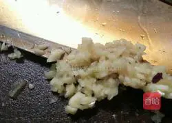 Illustration of how to make eggplant egg pancakes 4