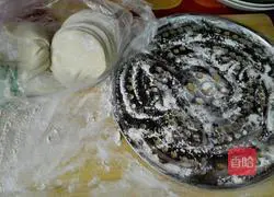 Illustration of how to make leek and egg dumplings 4