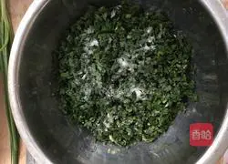 Illustration of how to make leek dumplings 3