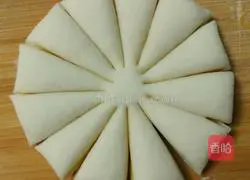 Illustration of how to make flower steamed buns 15