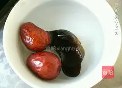 Blood-supplementing Kuaishou Illustration of how to make breakfast cakes 1