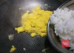 Grandma's vegetable and egg fried rice recipe illustration 6