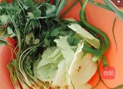 Illustration of how to make pork and cabbage buns 2