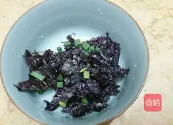 Illustration of how to make wonton stuffing 4