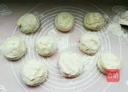Illustration of making old-fashioned dough cake 6