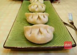 Illustration of how to make crescent dumplings 18