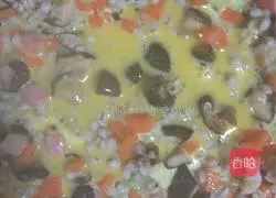 Illustration of how to make nutritious barley fried rice 6