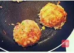 Illustration of how to make potato pancakes 10