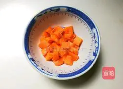 Illustration of how to make French salad dressing, luncheon meat and lotus leaf cake 4