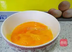 Illustration of how to make fried rice with celery and eggs 3