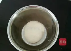 Illustration of how to make three fresh dumplings 3