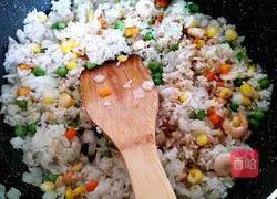 Illustration of how to make sweet shrimp, colorful and vegetable fried rice 8 