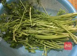 Illustration of how to make celery dumplings 1